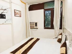 SURYA INN -- 05 Minutes Walk Nizamuddin Railway Station