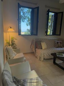 Tranquil Poolside apartment with stunning views