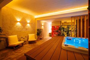 Romantische suite met jacuzzi & sauna - dichtbij stadscentrum