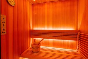 Romantische suite met jacuzzi & sauna - dichtbij stadscentrum
