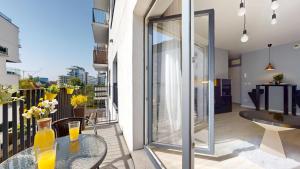 Golden Hour Rose - Kurkowa 14 Residence