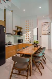 N to M Villa-pool 5 mins walk to MyKhe beachFullAC