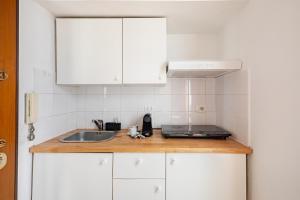 Charming New Flat near Metro - Asia Sleeps