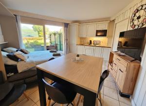 Appartement Cozy en rez de jardin avec Plage et Parking Privés au Bord du Lac dAnnecy