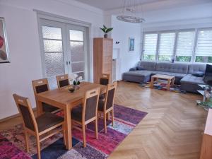 Villa im Grünen - 3hvězdičkové hotely ve městě Weißenfels