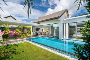 Blue Coral Luxury Villa - Tropical Modern Living
