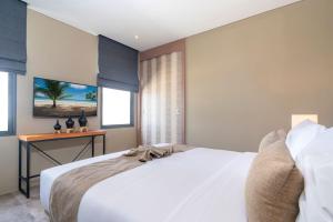 Blue Coral Luxury Villa - Tropical Modern Living