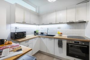 Stylish 3BD with Balcony Central Thessaloniki