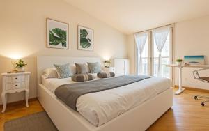 Unique & Strategic Flat, 50m from M4 Station