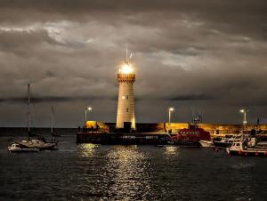 The Secret Garden, Donaghadee - The Hideaway - Luxury 5-Beds - Sleeps 7