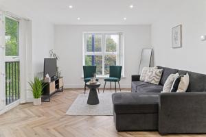 2 Bed Apartment Near City Centre - on street parking