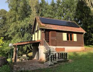 Chalet autonome avec étang pleine nature