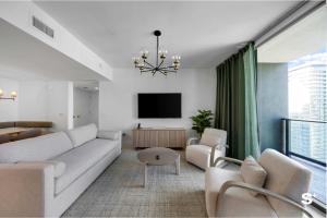 Modern DTW Miami Escape with Water Views