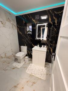 Modern En-Suite Double Bedroom in Cardiff with Private Entrance