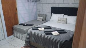 CASA DE HÓSPEDES POUSADA MANU LAGES Quarto com cama de casal