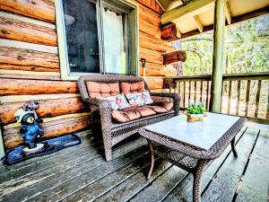 Charming Log Cabin in Tall Pines w Large Deck