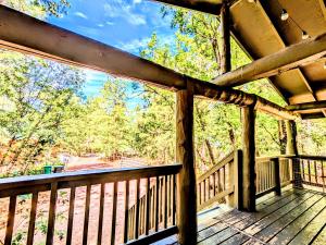 Charming Log Cabin in Tall Pines w Large Deck