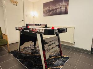 City Centre Retreat, Sleeps 3, 2 Beds, with Air Hockey