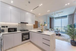 Cozy Apartment Gym and Pool Heart of JVC