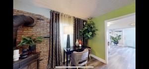 4 Bedroom Vintage Cool House