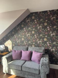 Blackburn Heights Sleeps 4 Family Apartment