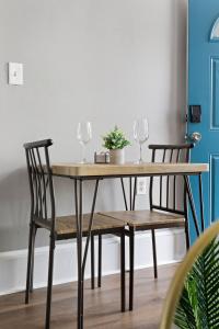 Trendy Ohio City Parking Wifi Mins to DT