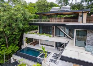 NEW Modern 6BR, Pool, Walk 2 Beach, Sleeps 20