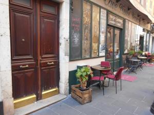 Exceptional Location Beaches Cours SALEYA