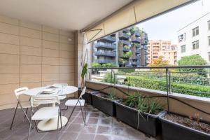 Elegant Studio with terrace in Milan city life
