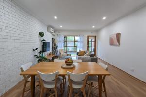 Cozy Newtown 2 bedroom unit