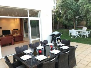 Riviera Retreat - Minutes to Geographe Bay and Town