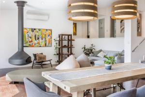 Sunrise Tranquillity - Luxe Retreat with Heated Spa