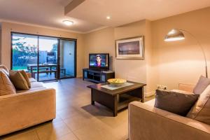 Surfside 8 - Spacious Retreat on Yallingup Beach