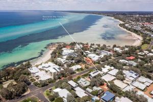 Reverie By The Bay - Walk to Beaches, Relax in Style