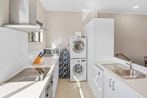 Surfside 3A - Vibrant Yallingup Beachfront Living