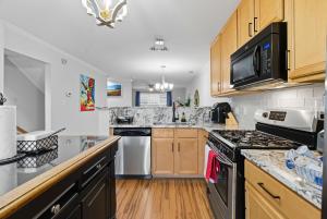 Entire home in prime Raleigh with community pool, dog park and golf course