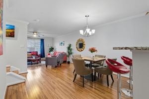 Entire home in prime Raleigh with community pool, dog park and golf course
