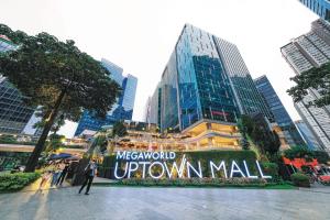 Designer 3BR w Pool - Uptown Mall & High Street