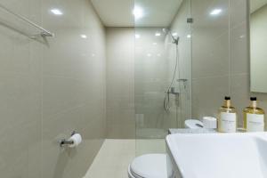 Designer 3BR w Pool - Uptown Mall & High Street