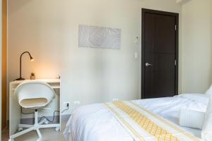 Designer 3BR w Pool - Uptown Mall & High Street