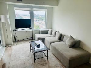 Cozy, Fresh Condo in Toronto - 2bd and 2bth