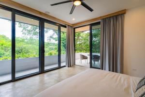 NEW Modern 6BR, Pool, Walk 2 Beach, Sleeps 20