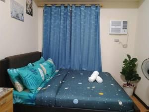 Luxury 1BR BayFront Staycation - Free Wi-Fi, Swimming POOL, Near Airport, MOA and PICC