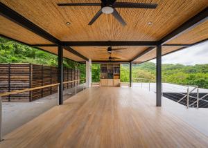 NEW Modern 6BR, Pool, Walk 2 Beach, Sleeps 20