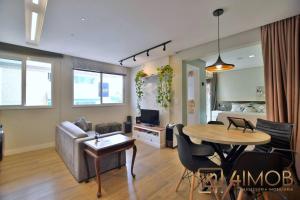 Kit located in the mall and close to the metro