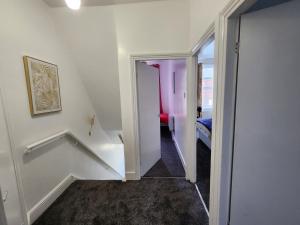 Primos Palace 4 - Bedroom House in Blyth