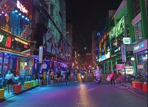 lalaland home Bùi Viện