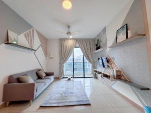 KL V Residence I with Balcony I 吉隆坡双威伟乐城民宿-附有阳台 I Walking distance to MRT & Mall & Nanjing Street I 马中英服务 I Malay English Chinese