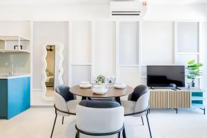 22 Macalisterz George Town