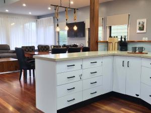 Bushys Hilltop (Kingfisher Bay, Kgari)